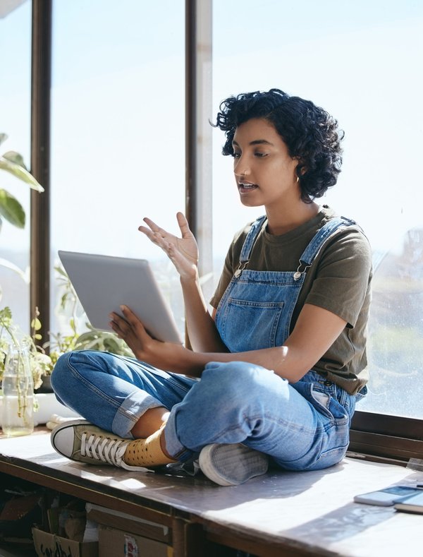 How can UK property buyers utilize the latest augmented reality apps for virtual tours?